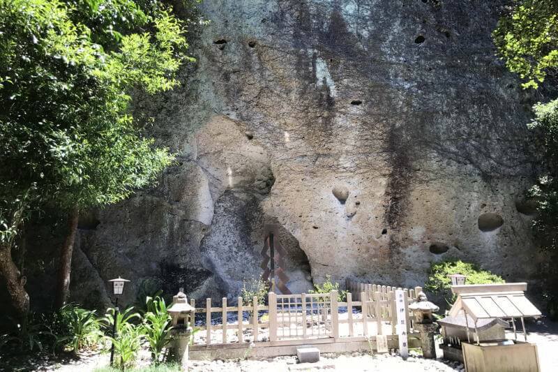 花窟神社